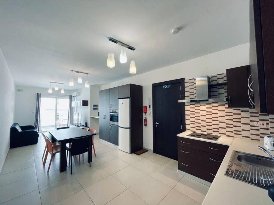 Stylish Modern Central Apartment 4 Paceville Saint Julian's Exterior foto